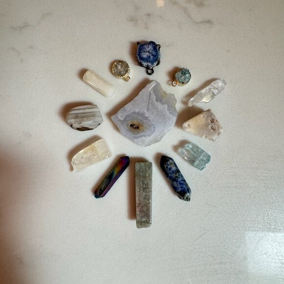Natural Stone and Crystal Pendant Lot - Picture 9 of 12